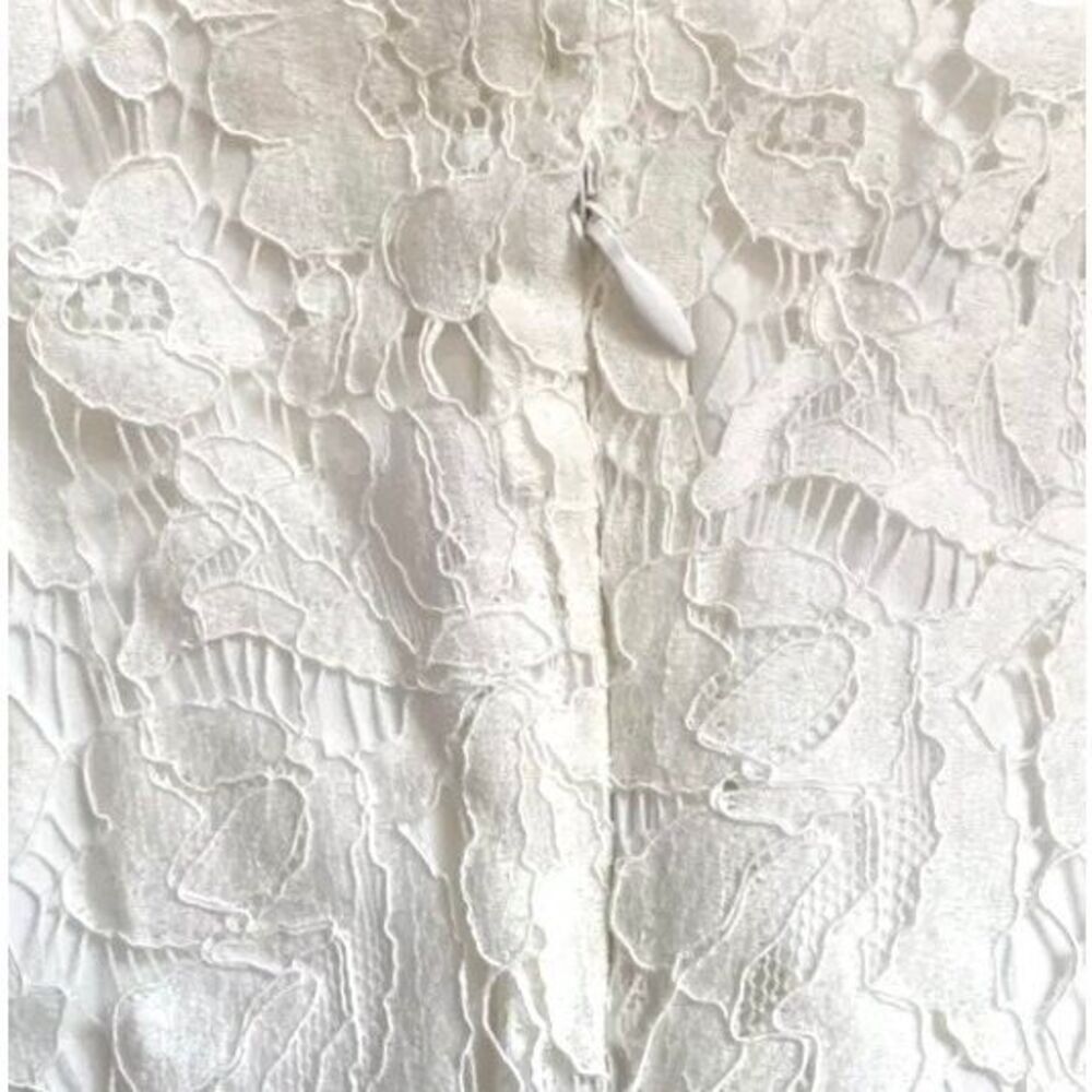 VINCE CAMUTO - L Sz Med Ivory Lace Long-Sleeve Lined Blouse w/Bell Sleeves. EUC - Picture 11 of 12